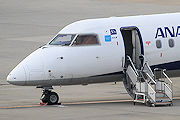 赤い羽根50周年 ANA(全日空) DHC8-400 JA852A