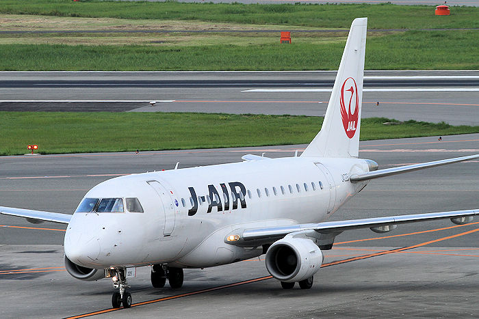 SIAA J-AIR（ジェイエア） E170 JA225J