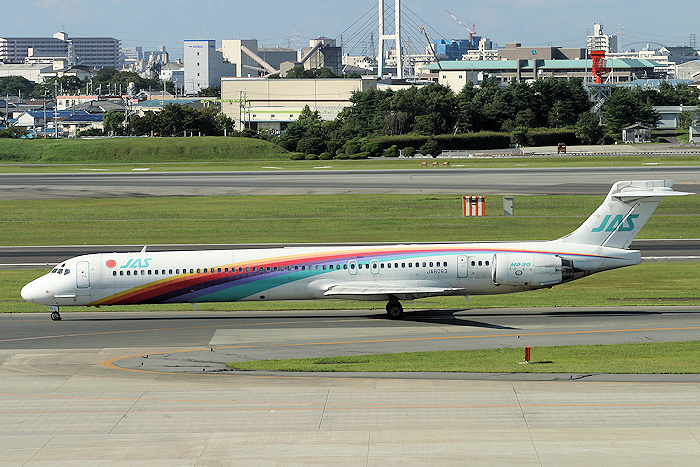 JAS（日本エアシステム） MD-90 JA8063