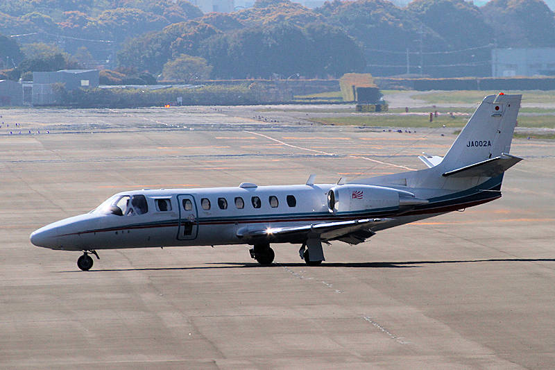 登録記号（レジ） JA002A 飛行機写真