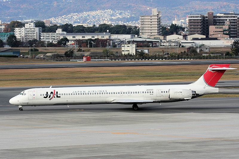 登録記号（レジ） JA002D 飛行機写真