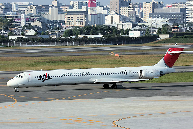 登録記号（レジ） JA004D 飛行機写真
