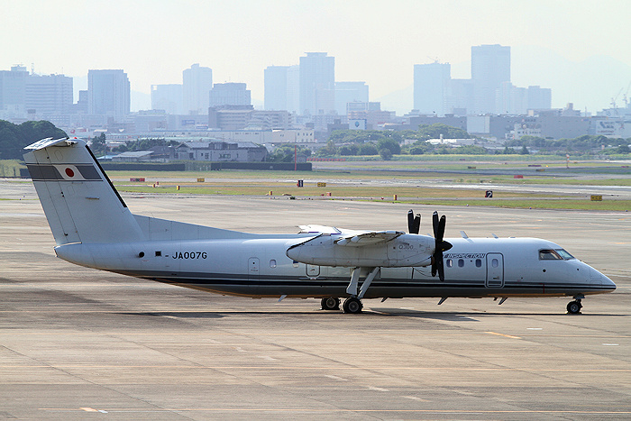 CAB（航空局） DHC-8-300 JA007G