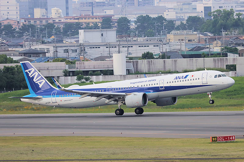 登録記号（レジ） JA132A 飛行機写真