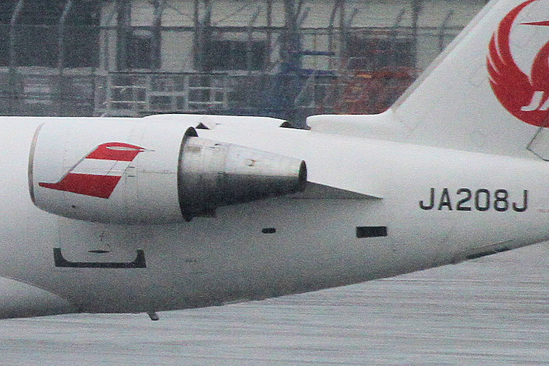 退役塗装 J-AIR（ジェイエア） CRJ200ER JA208J