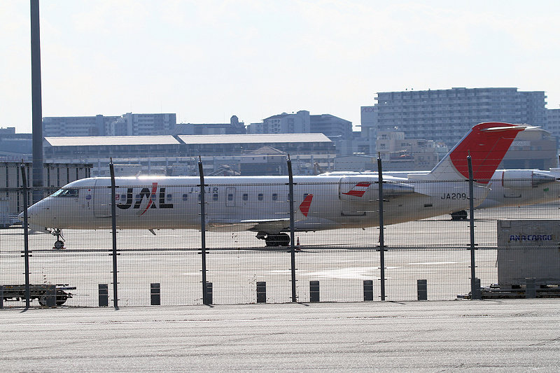 退役塗装 J-AIR（ジェイエア） CRJ200ER JA209J