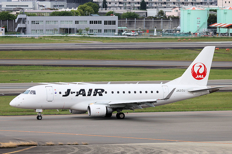 登録記号（レジ） JA213J 飛行機写真