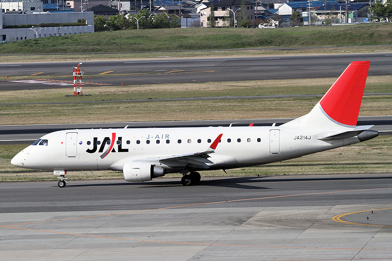 登録記号（レジ） JA214J 飛行機写真