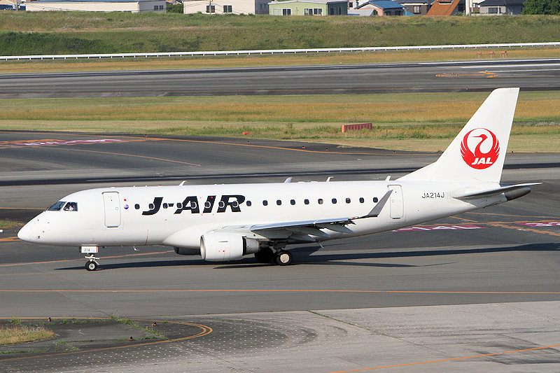 登録記号（レジ） JA214J 飛行機写真