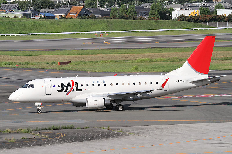 登録記号（レジ） JA215J 飛行機写真