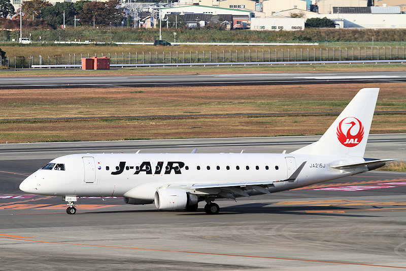 登録記号（レジ） JA215J 飛行機写真
