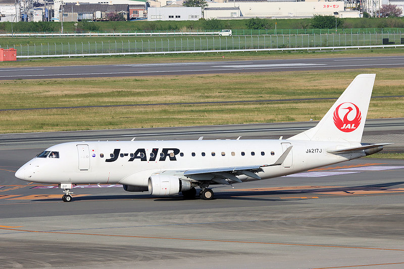 登録記号（レジ） JA217J 飛行機写真