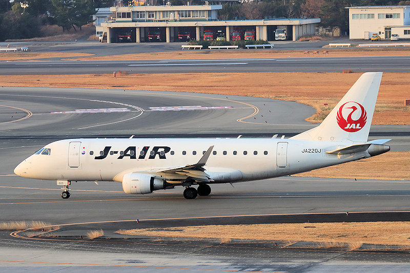 登録記号（レジ） JA220J 飛行機写真
