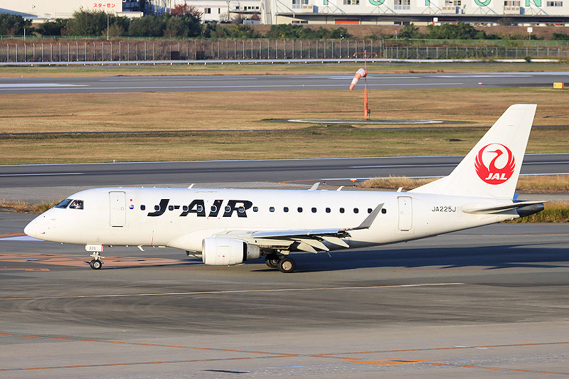 登録記号（レジ） JA225J 飛行機写真