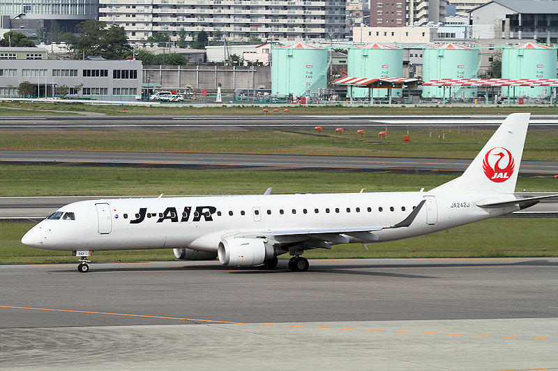 登録記号（レジ） JA242J 飛行機写真