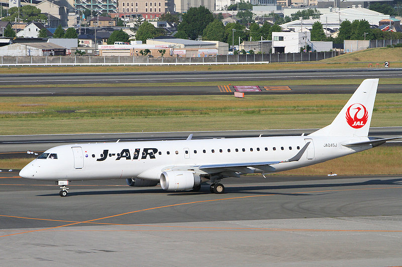 登録記号（レジ） JA245J 飛行機写真