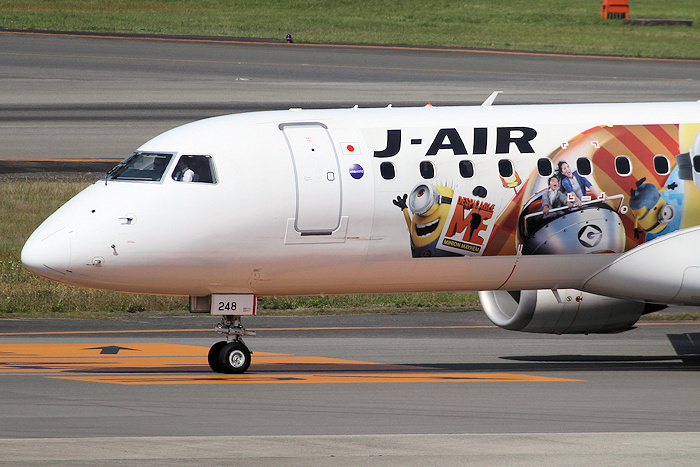 ミニオンジェット（ジェイエア） E190 JA248J