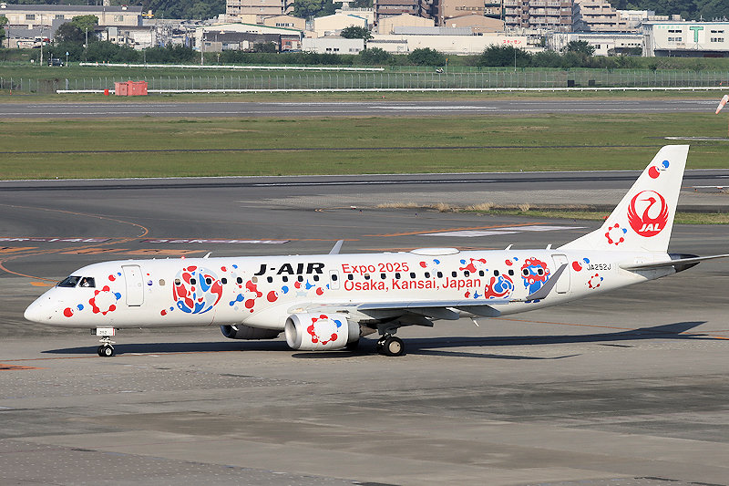 ミャクミャクJET J-AIR（ジェイエア） E190 JA252J