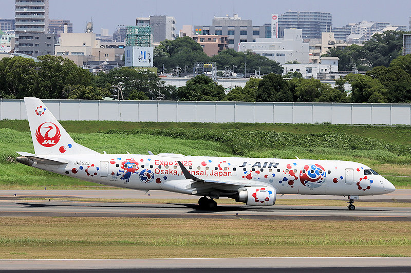 ミャクミャクJET J-AIR（ジェイエア） E190 JA252J