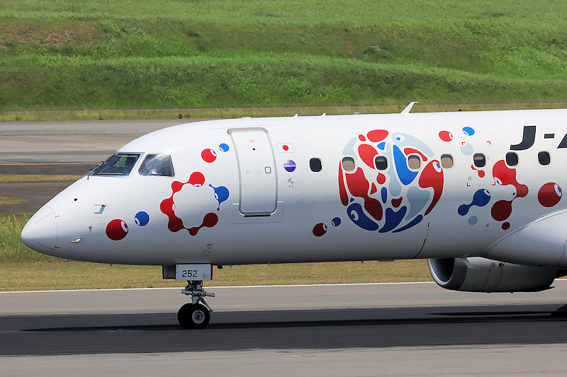 ミャクミャクJET J-AIR（ジェイエア） E190 JA252J