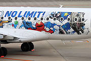 ユニバーサル･スタジオ･ジャパン　J-AIR（ジェイエア） E190 JA252J