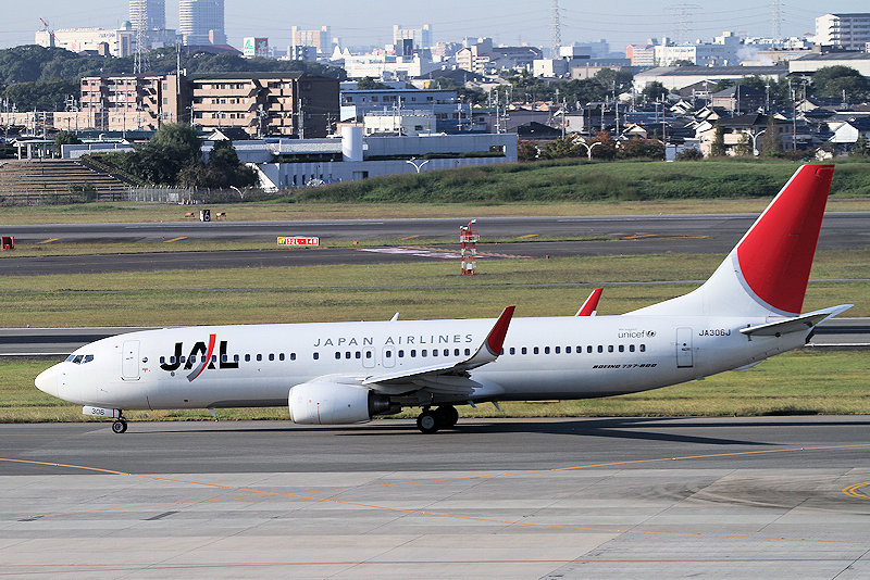 登録記号（レジ） JA306J 飛行機写真
