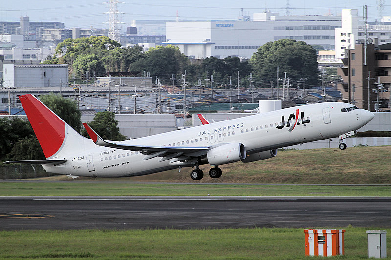 登録記号（レジ） JA323J 飛行機写真
