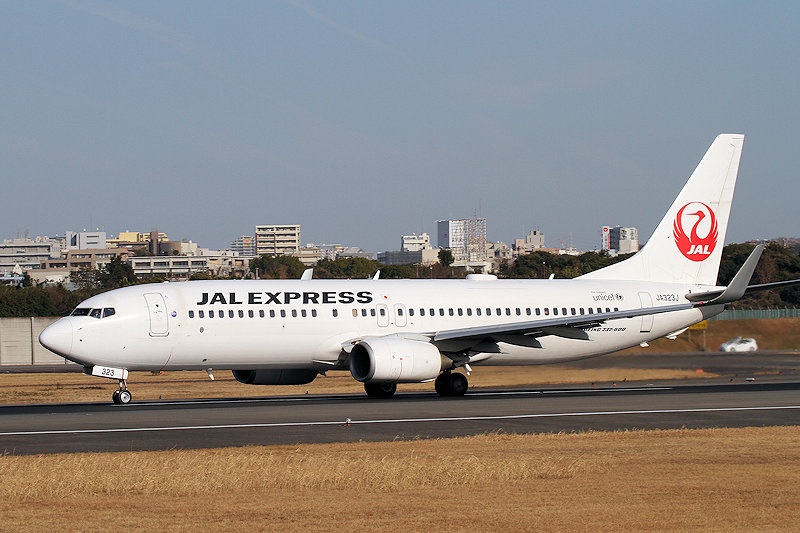 登録記号（レジ） JA323J 飛行機写真