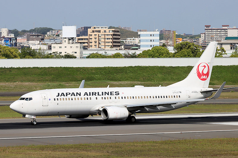 登録記号（レジ） JA328J 飛行機写真
