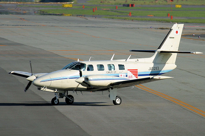 読売新聞 Cessna T303 JA5283