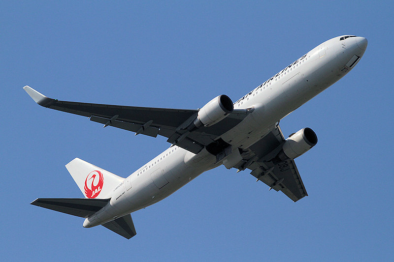 登録記号（レジ） JA608J 飛行機写真