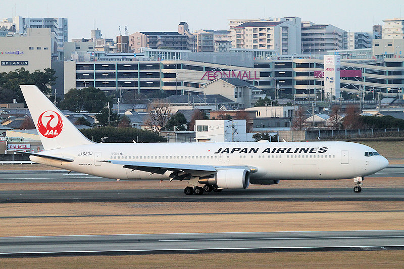 登録記号（レジ） JA623J 飛行機写真