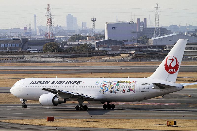 登録記号（レジ） JA656J 飛行機写真