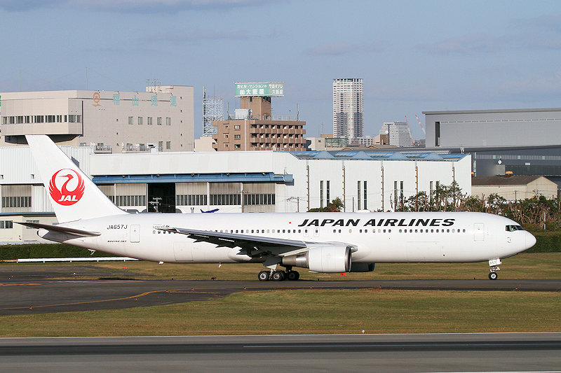 登録記号（レジ） JA657J 飛行機写真