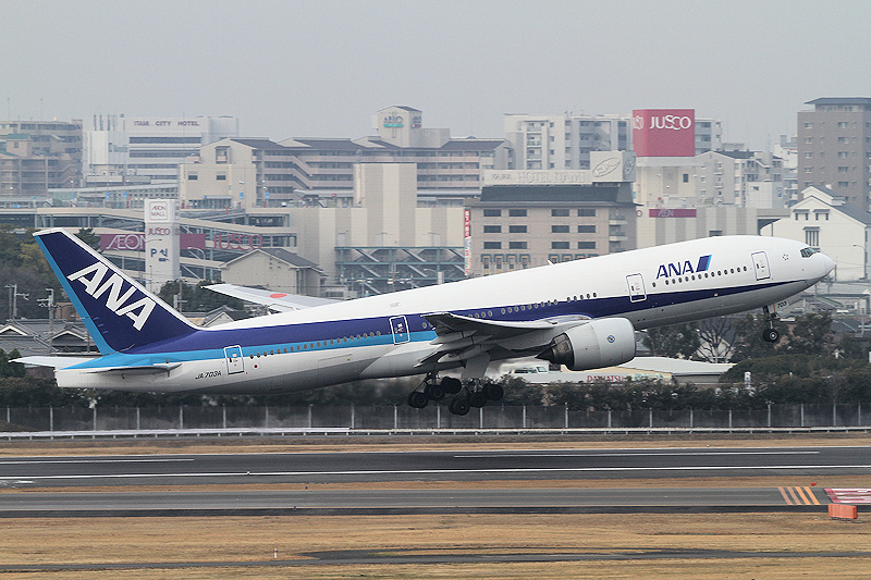 登録記号（レジ） JA703A 飛行機写真