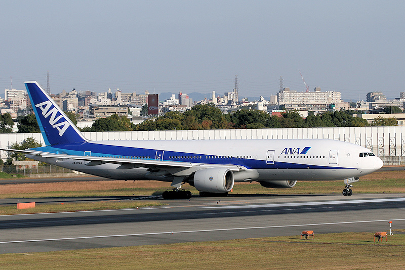 登録記号（レジ） JA704A 飛行機写真