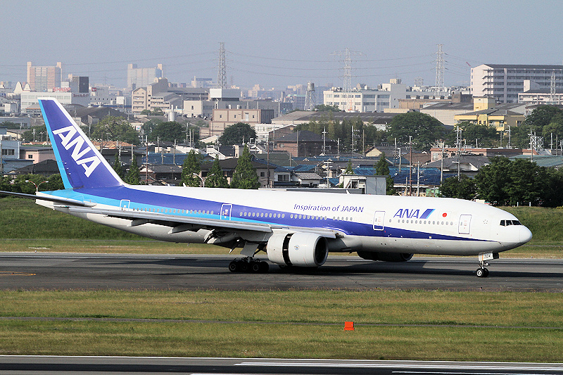 登録記号（レジ） JA704A 飛行機写真