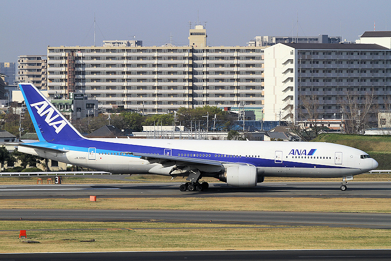 登録記号（レジ） JA705A 飛行機写真