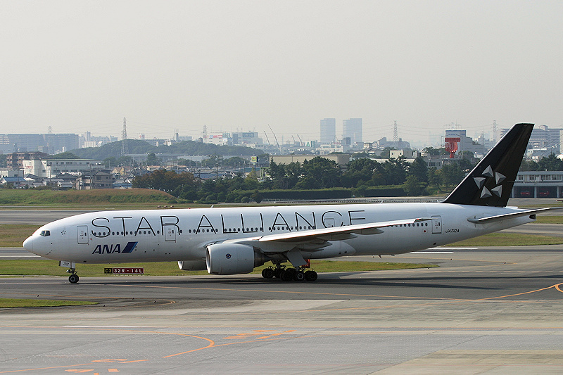 登録記号（レジ） JA712A 飛行機写真