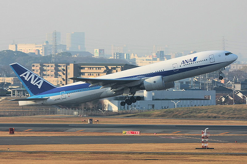 登録記号（レジ） JA714A 飛行機写真