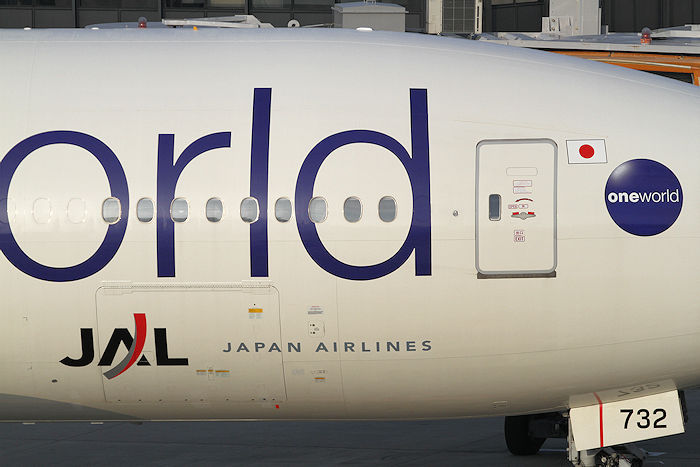 member of oneworld JAL（日本航空） B777-300ER JA732J