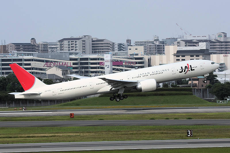 登録記号（レジ） JA738J 飛行機写真