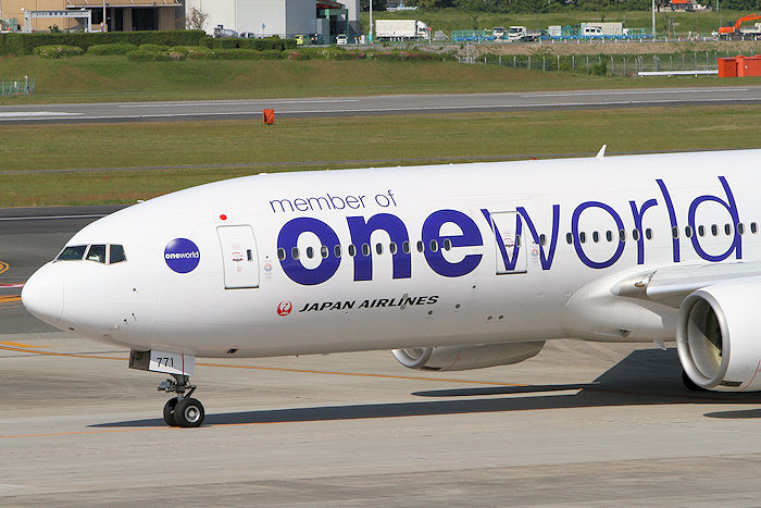 鶴丸塗装 member of oneworld JAL（日本航空） B777-200 JA771J