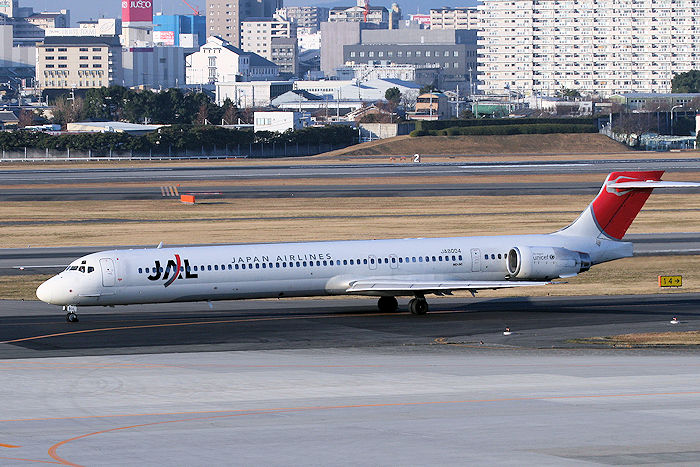 登録記号（レジ） JA8004 飛行機写真