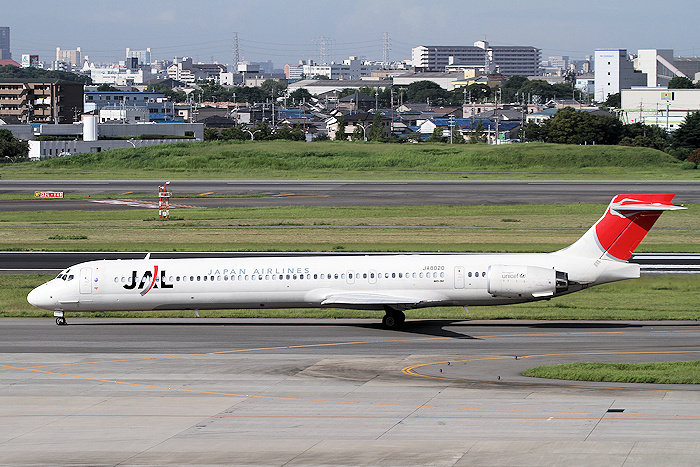 登録記号（レジ） JA8020 飛行機写真
