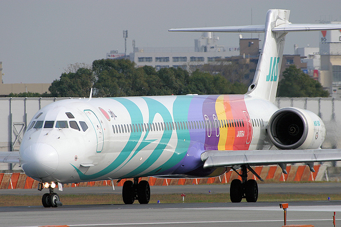 黒澤塗装 1号機 JAS（日本エアシステム） MD-90 JA8064