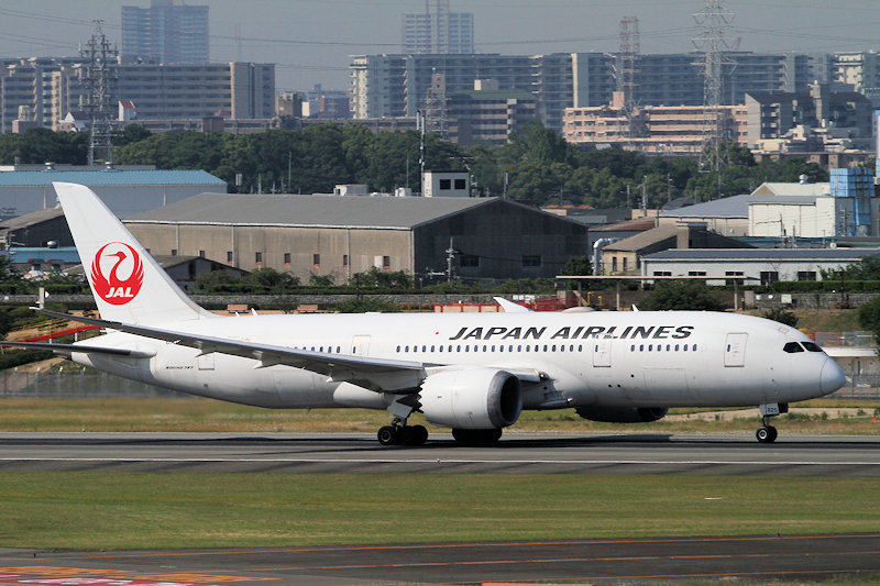 登録記号（レジ） JA825J 飛行機写真