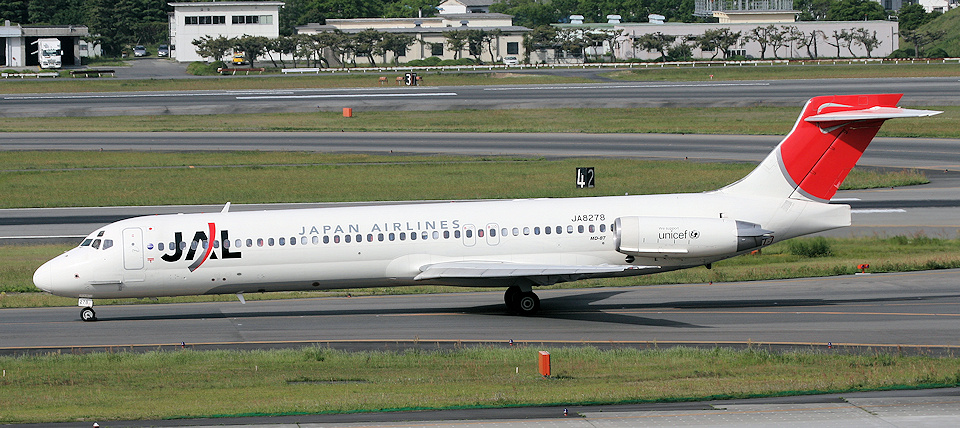 JAL MD-87 JA8278