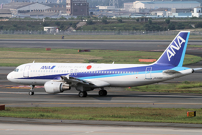 心をひとつに、がんばろうニッポン！ ANA(全日空) A320 JA8392
