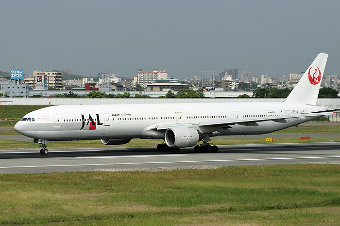 旧鶴丸塗装 JAL（日本航空） B777-300 JA8943